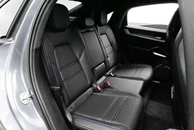 New 2026 Porsche Cayenne Turbo GT AWD/4WD image 17