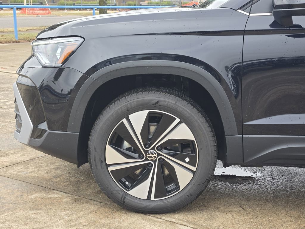 New 2026 Volkswagen Taos SE image 5