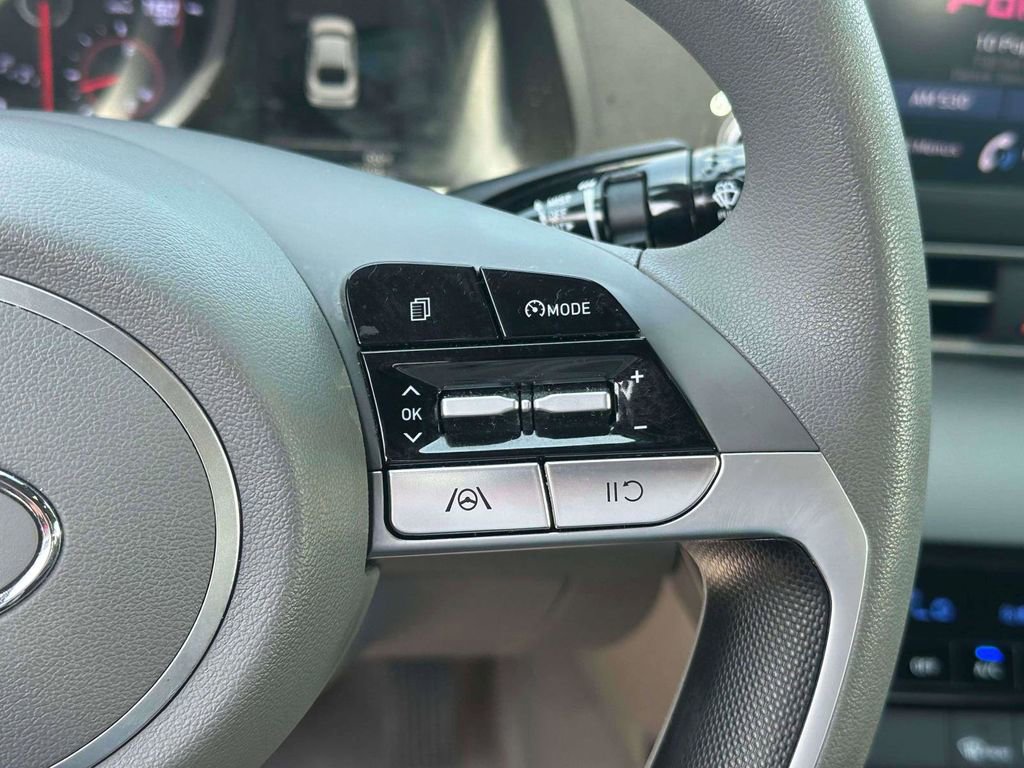 Used 2023 Hyundai Elantra SEL FWD image 18