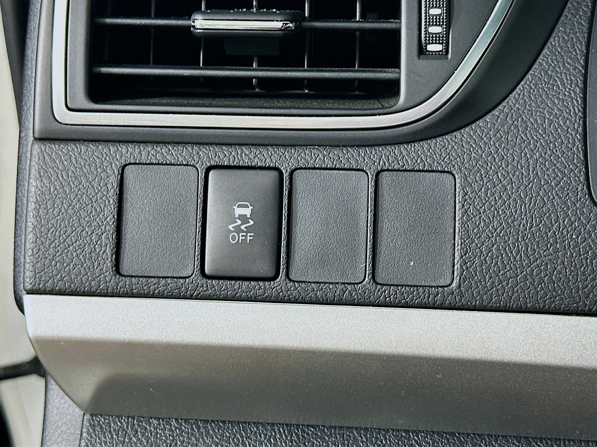 Used 2017 Toyota Camry SE image 16