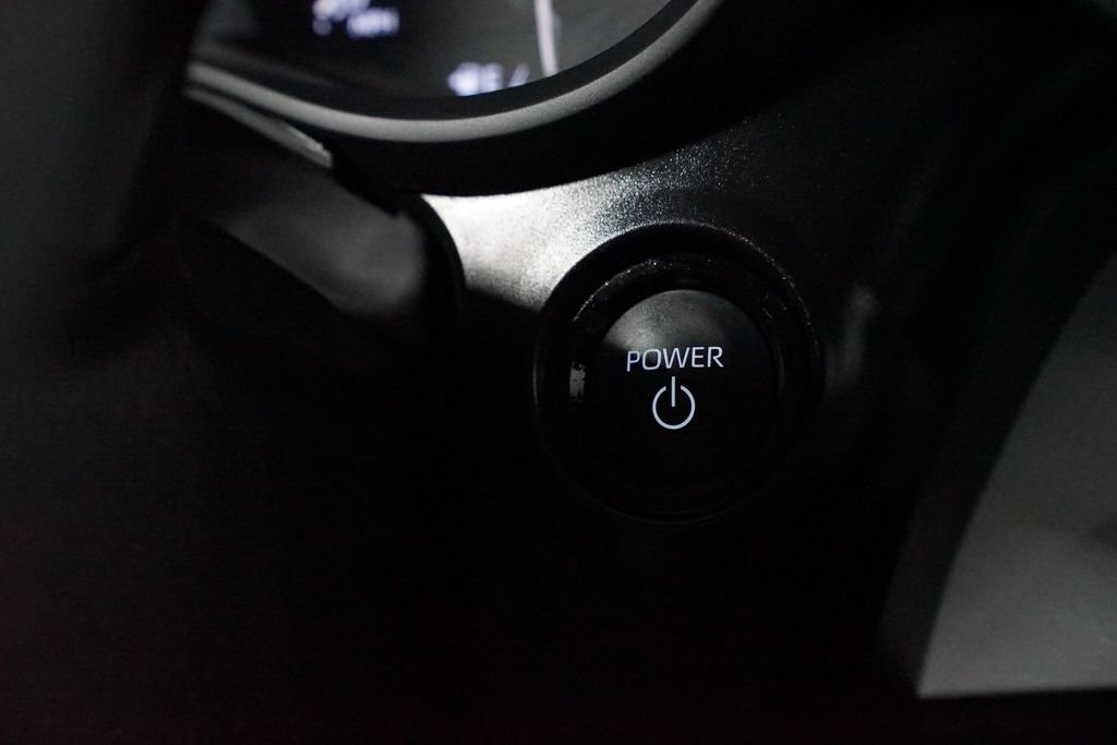 Certified 2025 Toyota Sienna XLE FWD image 23