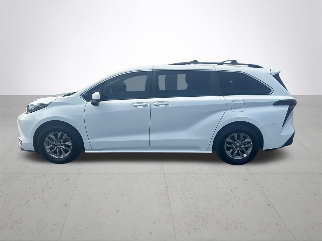 Used 2024 Toyota Sienna LE AWD/4WD image 10