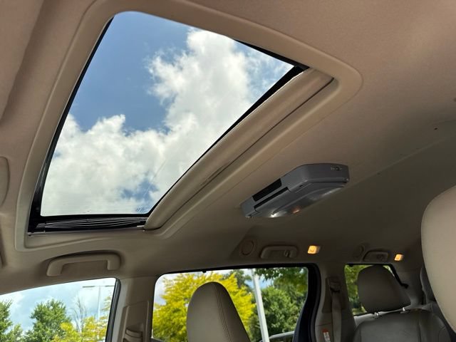 Used 2018 Toyota Sienna XLE w/ XLE Navigation Package FWD image 11