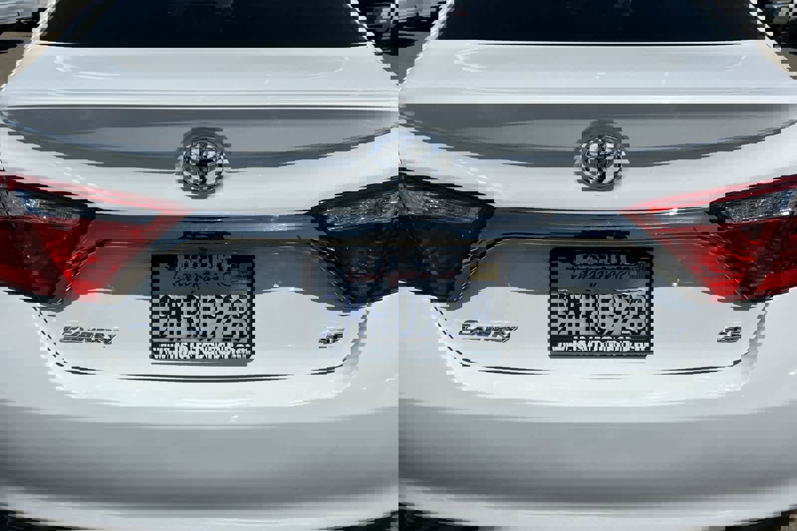 Used 2017 Toyota Camry SE image 19