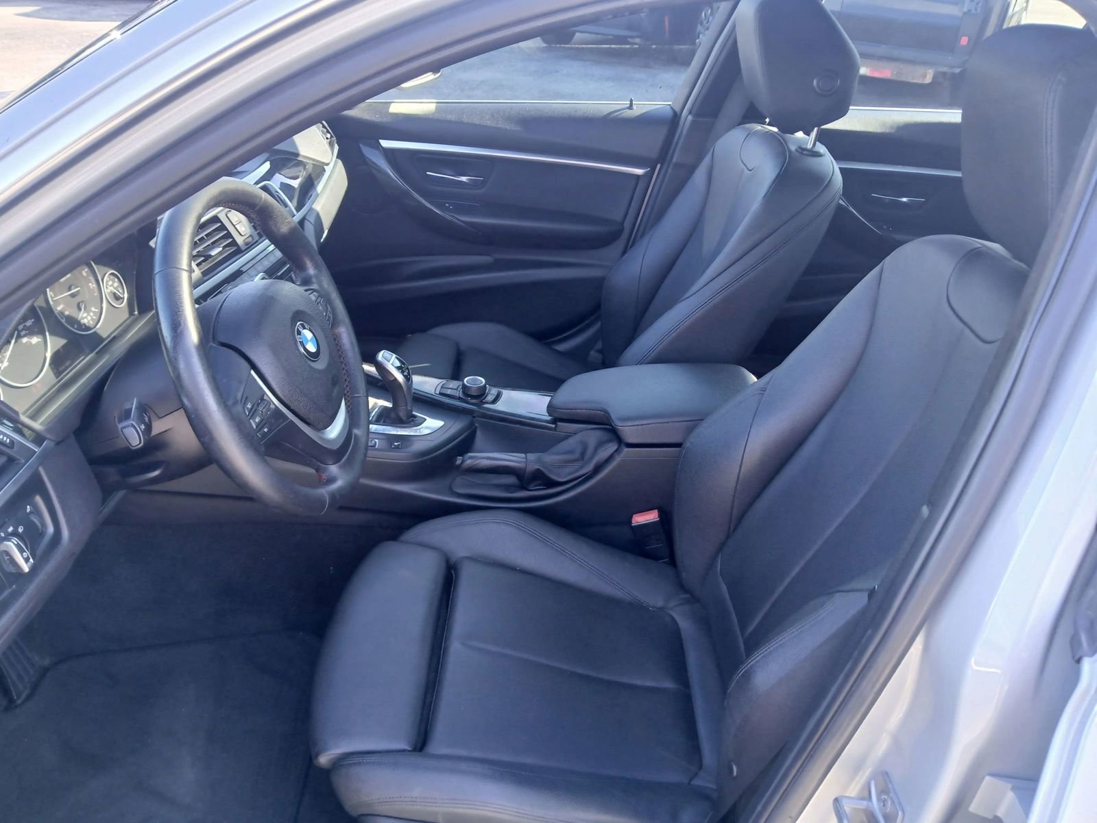 Used 2017 BMW 330i Sedan w/ Driver Assistance Package image 12