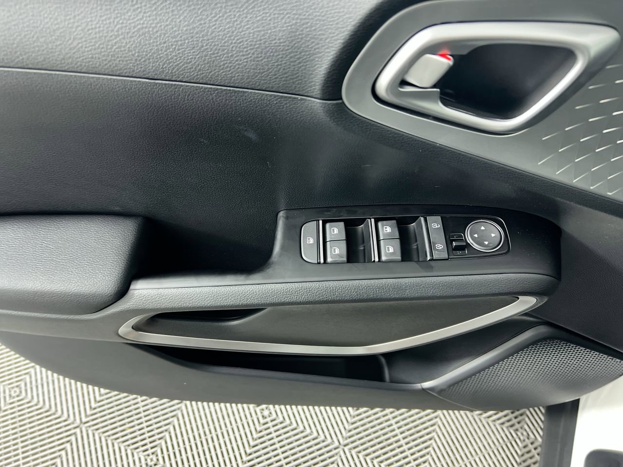 Certified 2024 Kia Soul LX w/ Option Group 015 image 16