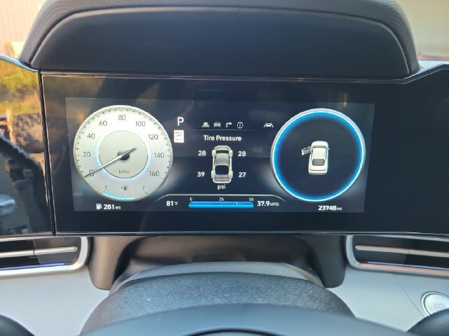 Used 2025 Hyundai Elantra Limited FWD image 33