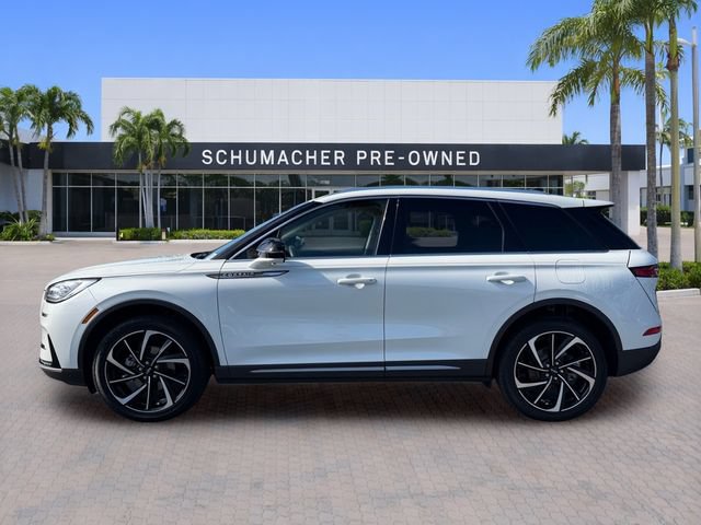 Used 2023 Lincoln Corsair Reserve w/ Equipment Group 201A FWD image 4