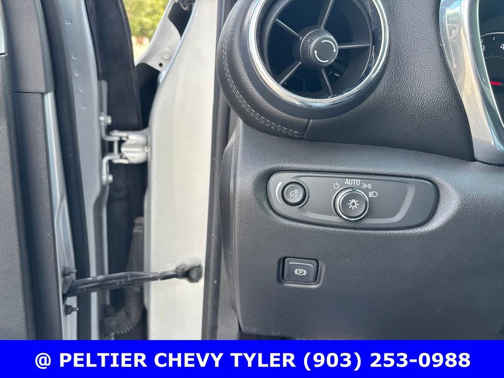 Used 2019 Chevrolet Blazer LT FWD image 11