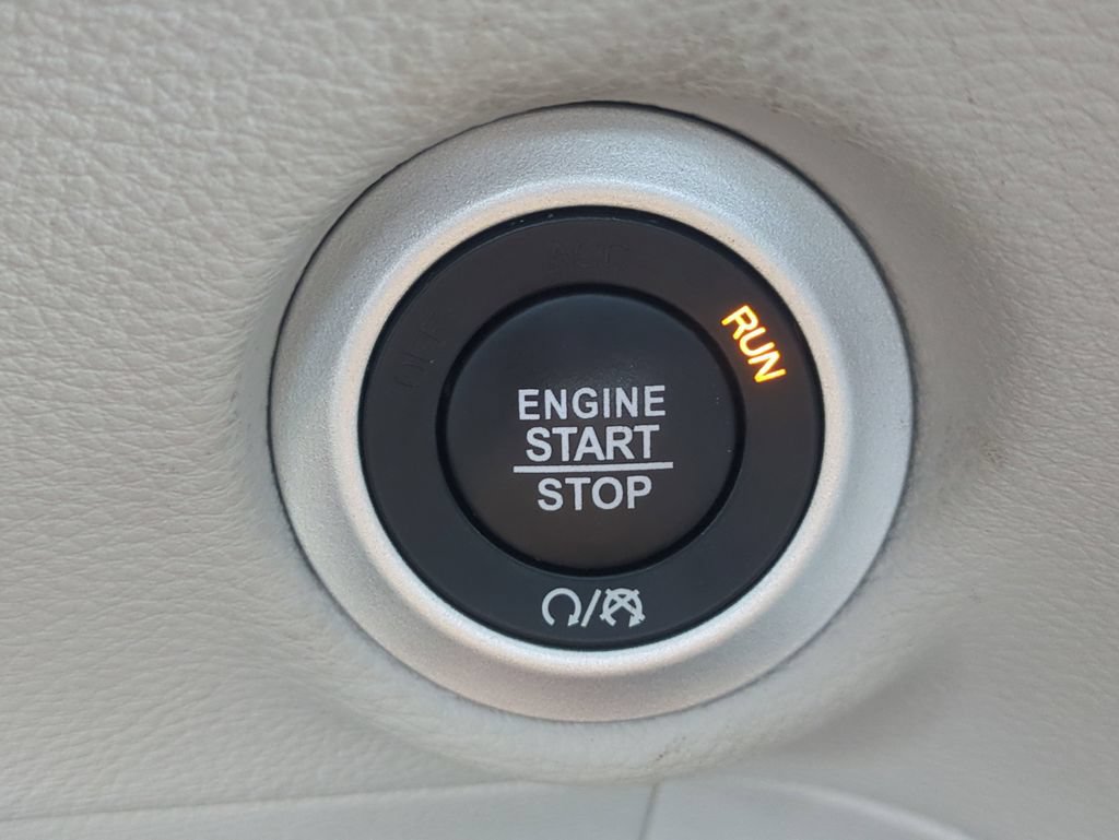 Used 2022 Chrysler Pacifica Limited FWD image 33