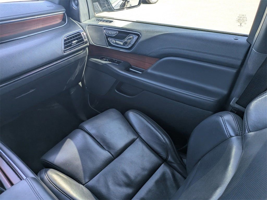 Used 2022 Lincoln Navigator Reserve image 19
