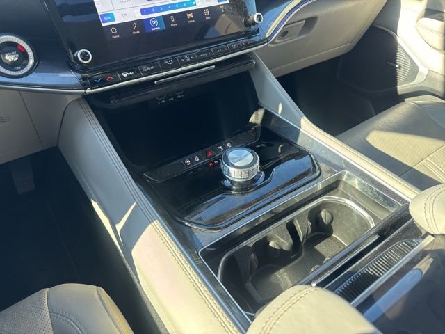 Used 2024 Jeep Wagoneer 2WD w/ Premium Group I image 21