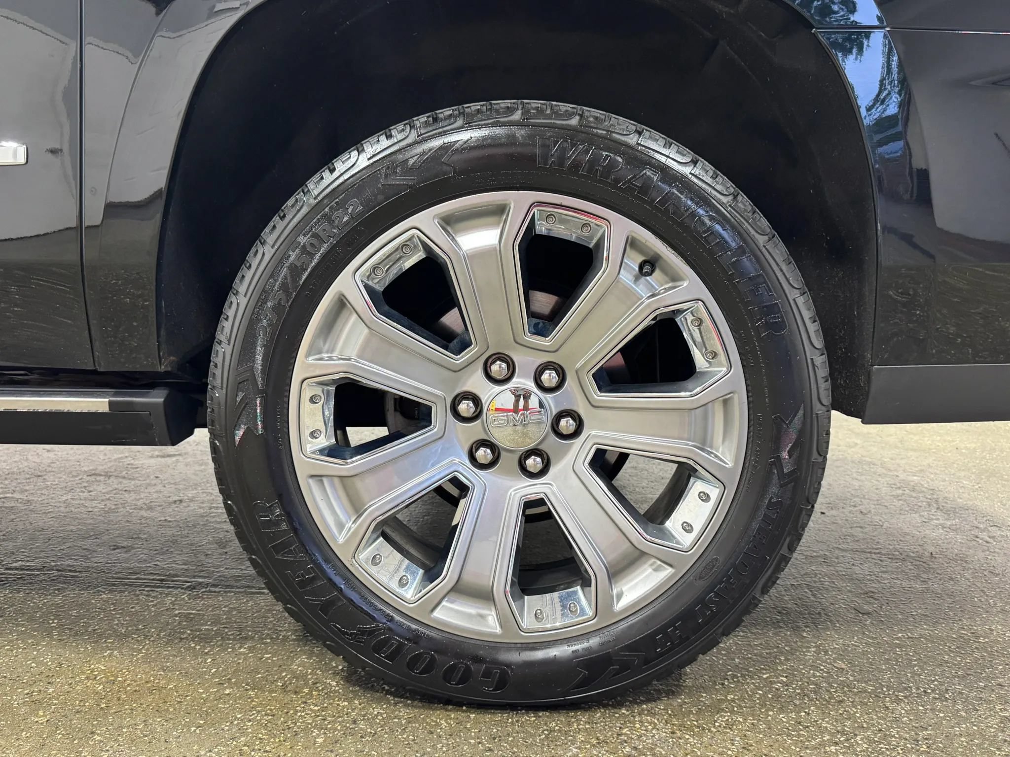 Used 2018 GMC Yukon XL Denali w/ Denali Ultimate Package AWD/4WD image 10