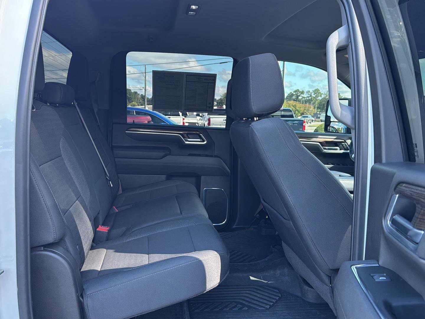 Used 2025 Chevrolet Silverado 2500 LT image 11