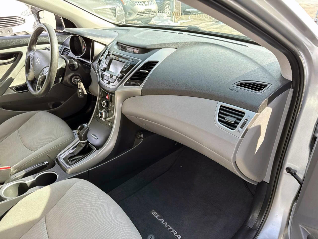 Used 2014 Hyundai Elantra SE w/ Option Group 02 image 9
