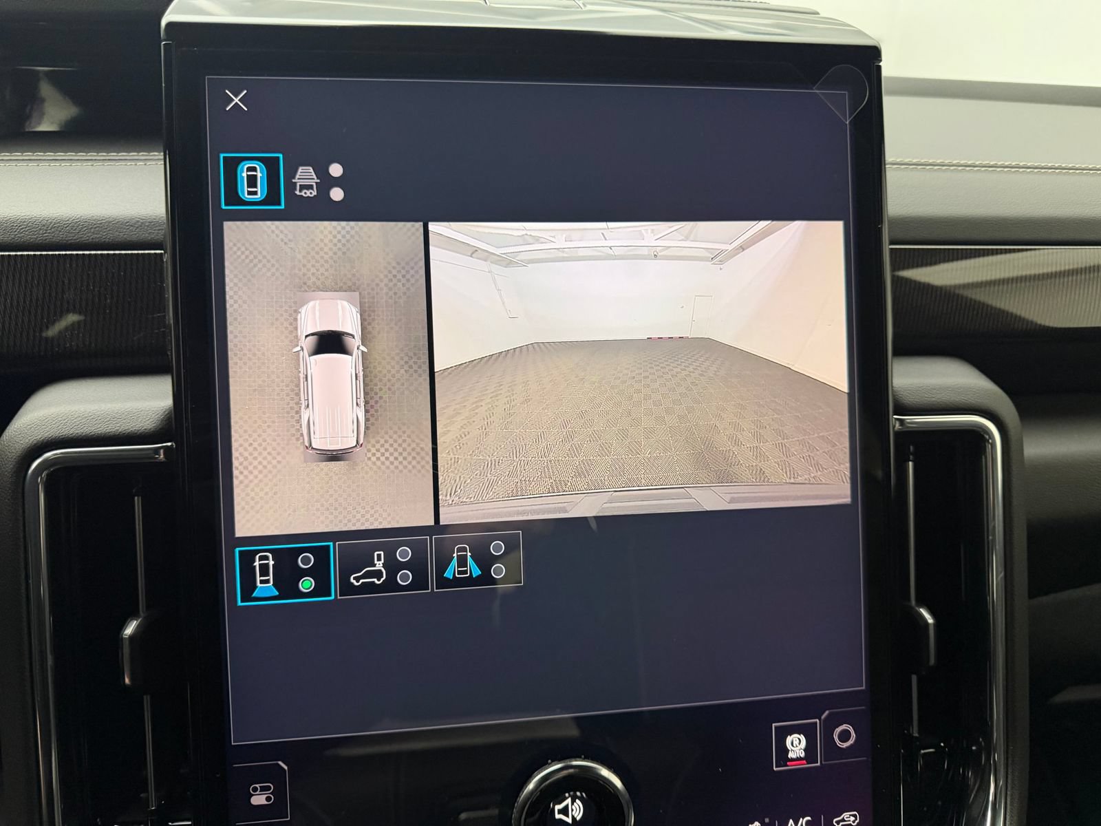 New 2026 GMC Yukon Elevation AWD/4WD image 18