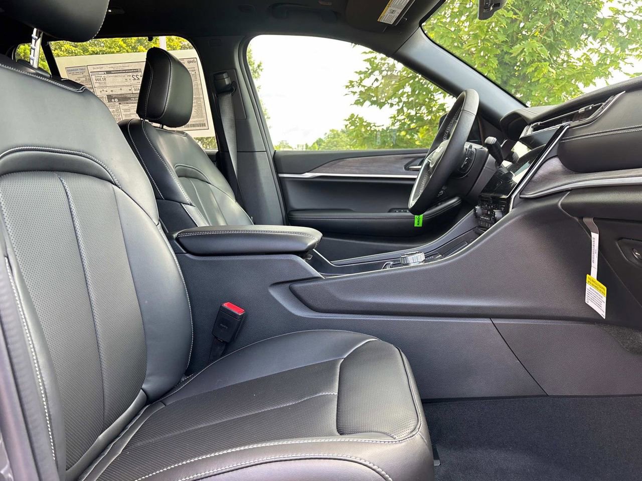 New 2025 Jeep Grand Cherokee Limited w/ Luxury Tech Group II AWD/4WD image 36