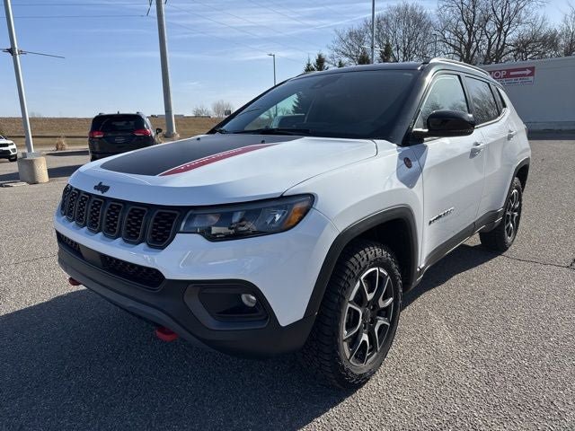 Used 2025 Jeep Compass Trailhawk image 5