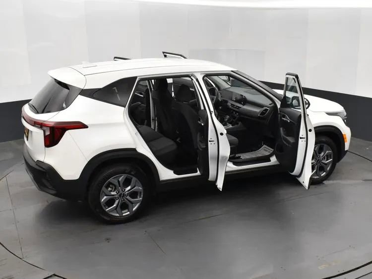 Used 2026 Kia Seltos LX FWD image 6
