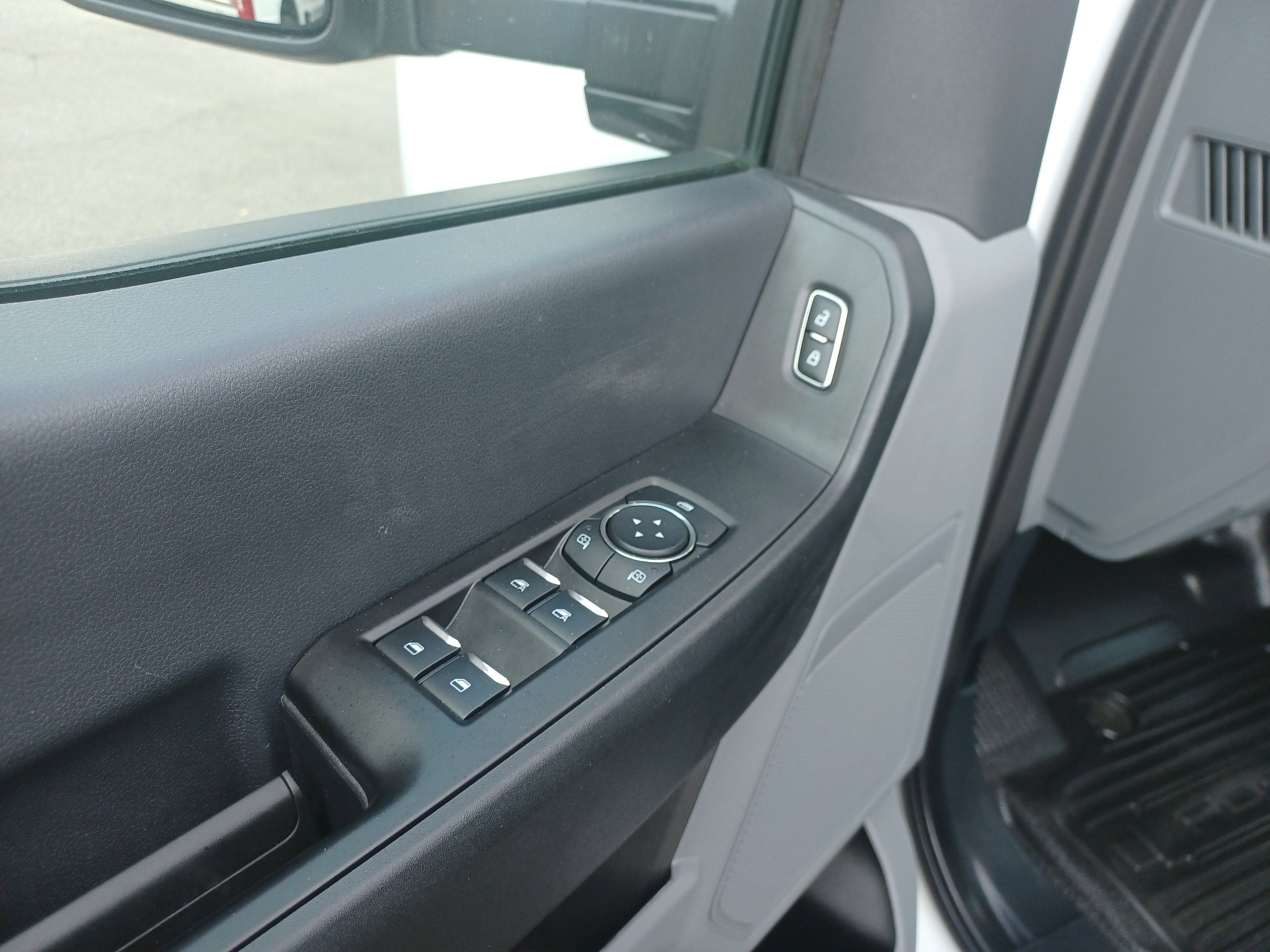 Used 2025 Ford F250 XL w/ XL Chrome Package image 14