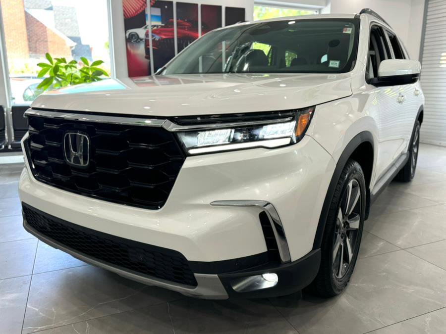 Used 2025 Honda Pilot Touring image 3