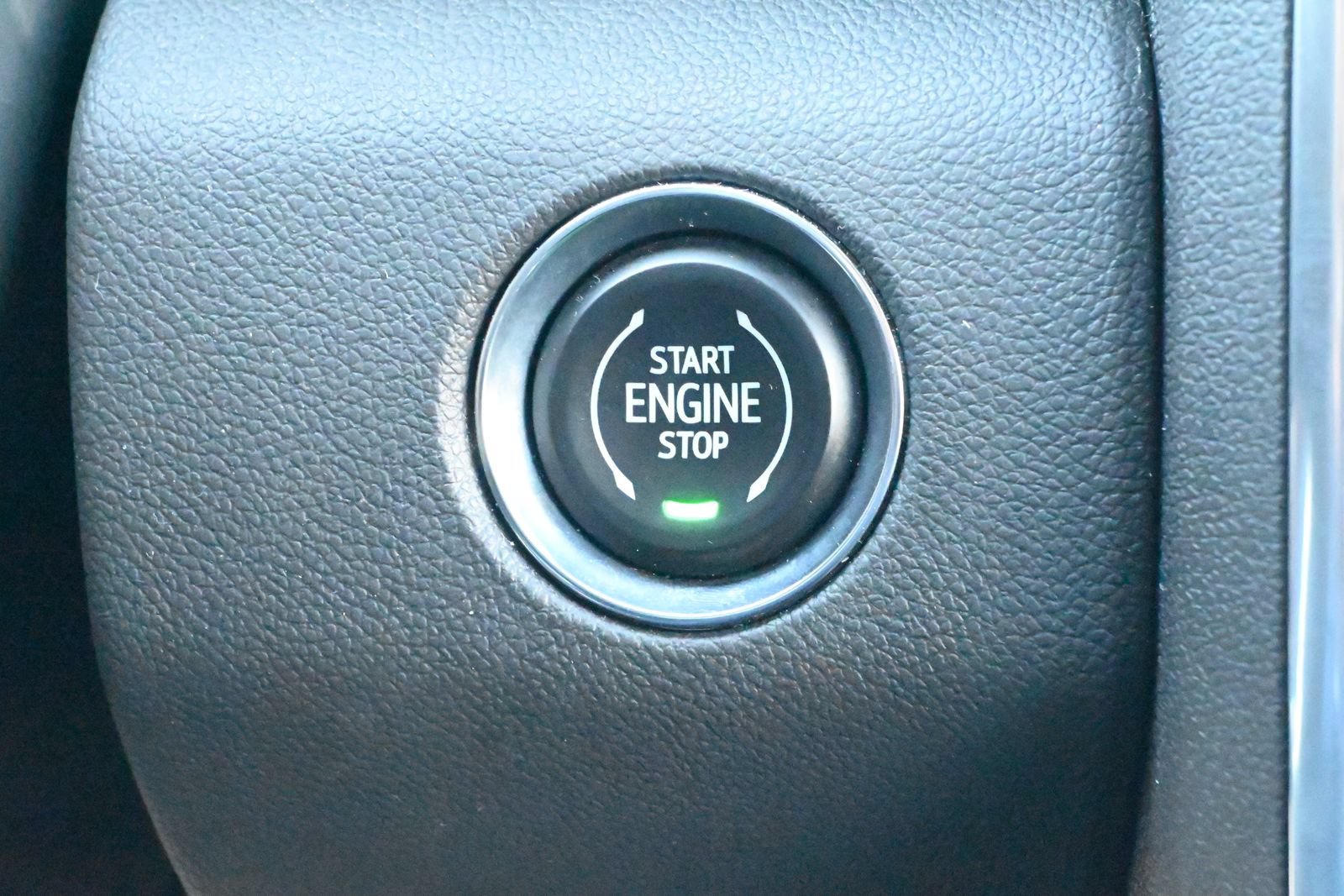 Used 2026 GMC Acadia Elevation w/ Elevation Premium Package FWD image 16