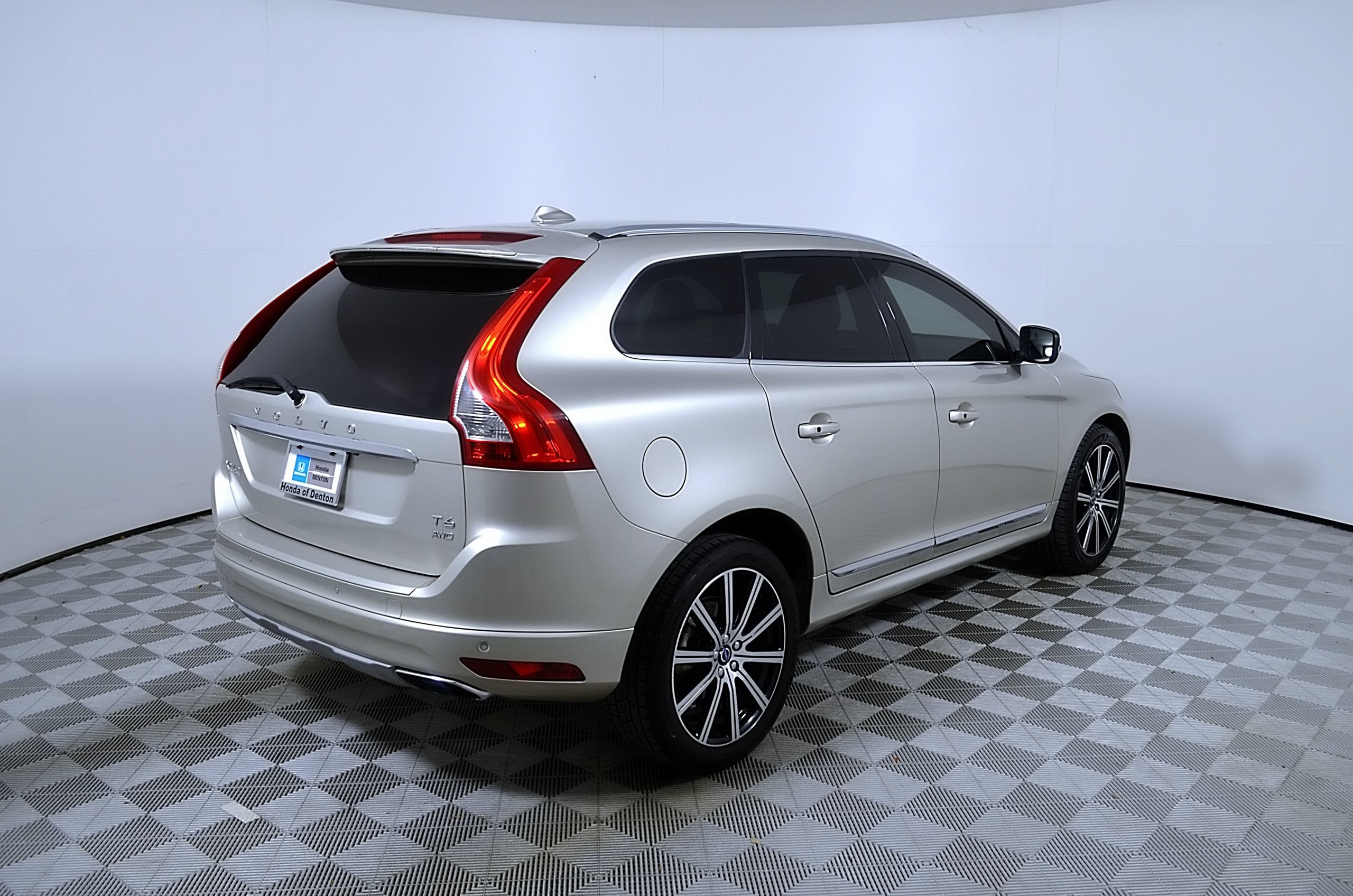 Used 2017 Volvo XC60 T6 Inscription w/ Preferred Option Package AWD/4WD image 7
