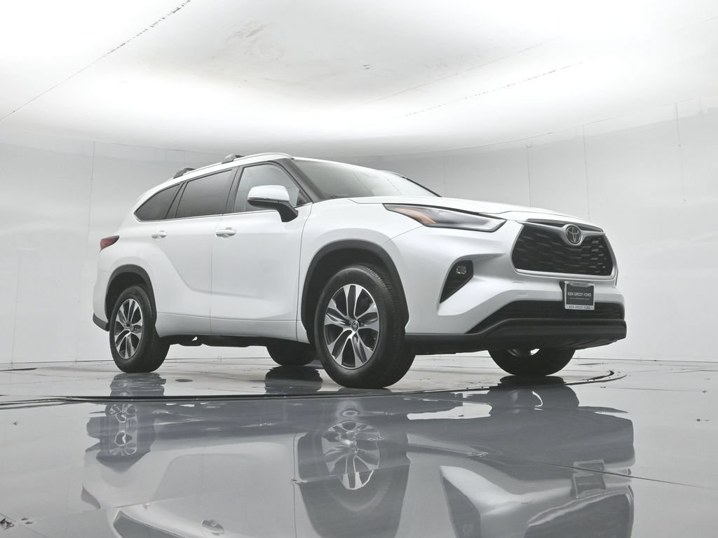 Used 2023 Toyota Highlander XLE FWD image 49