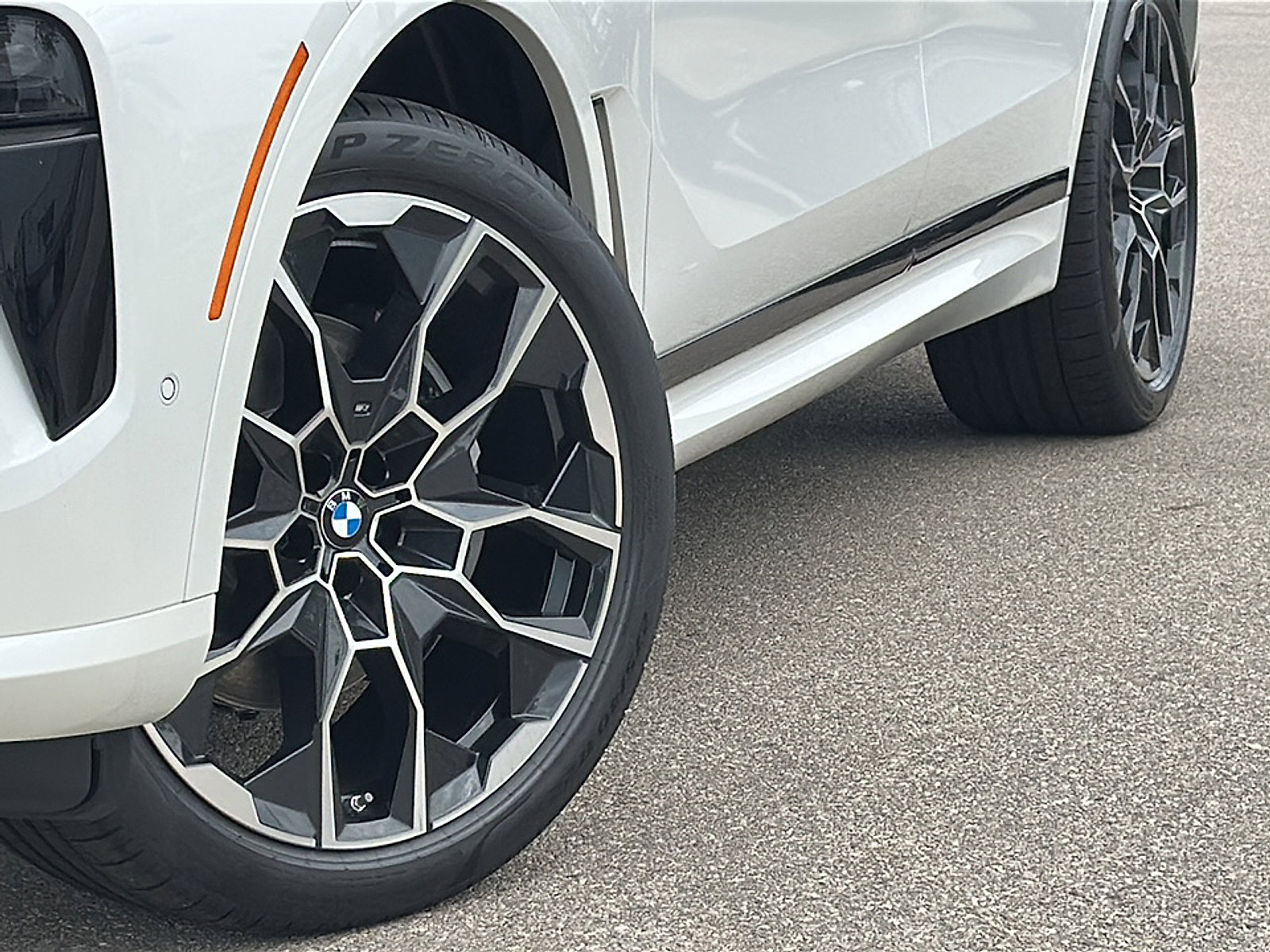 New 2026 BMW X7 xDrive40i w/ M Sport Package image 3