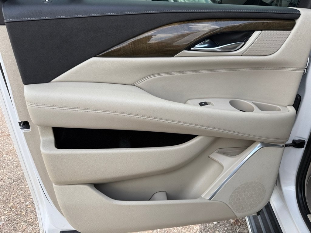 Used 2019 Cadillac Escalade ESV Luxury AWD/4WD image 31