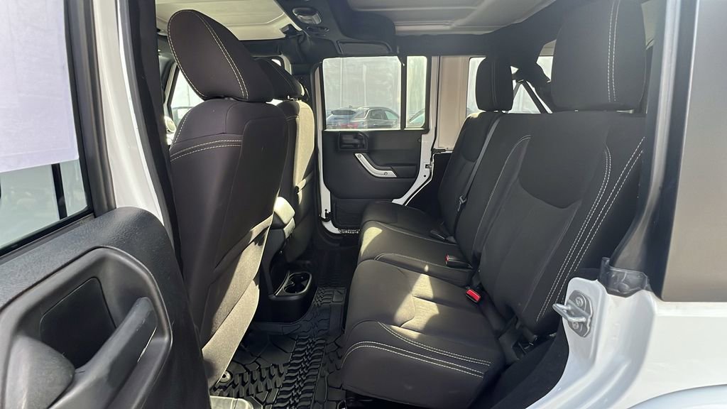 Used 2017 Jeep Wrangler Unlimited Sahara w/ Connectivity Group image 37