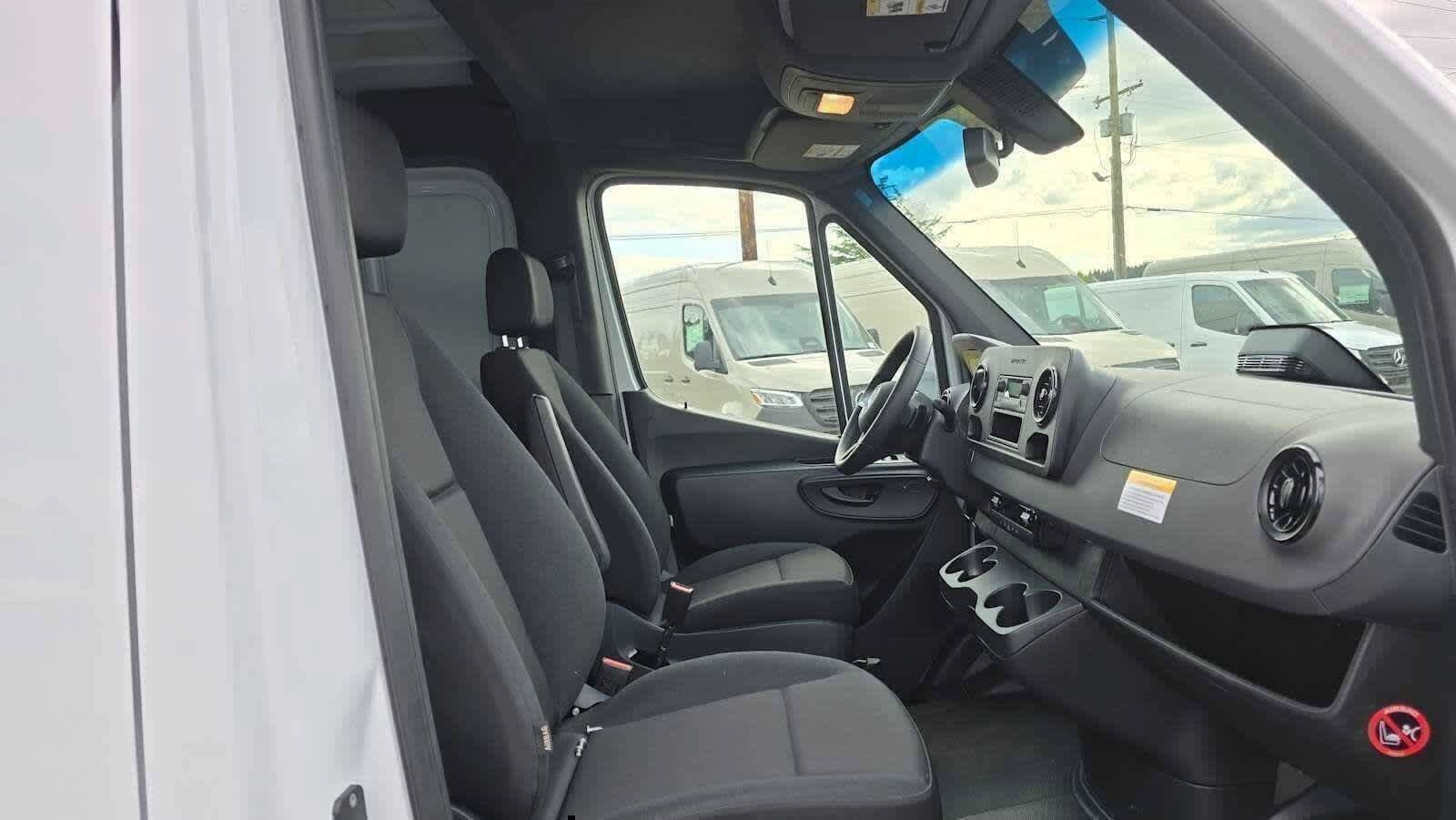 Used 2025 Mercedes-Benz Sprinter 2500 image 11