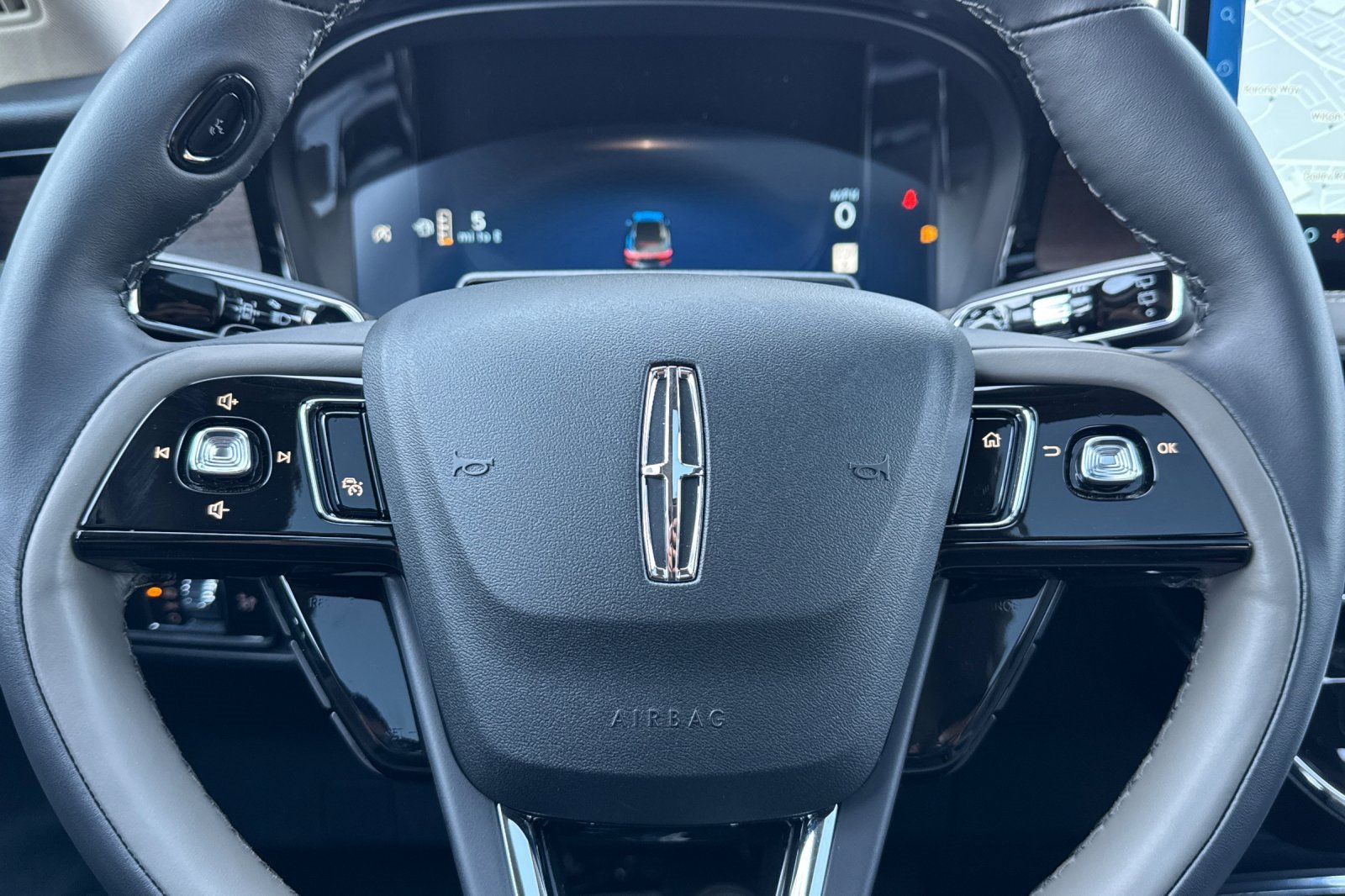 New 2025 Lincoln Corsair Reserve w/ Equipment Group 202A image 23