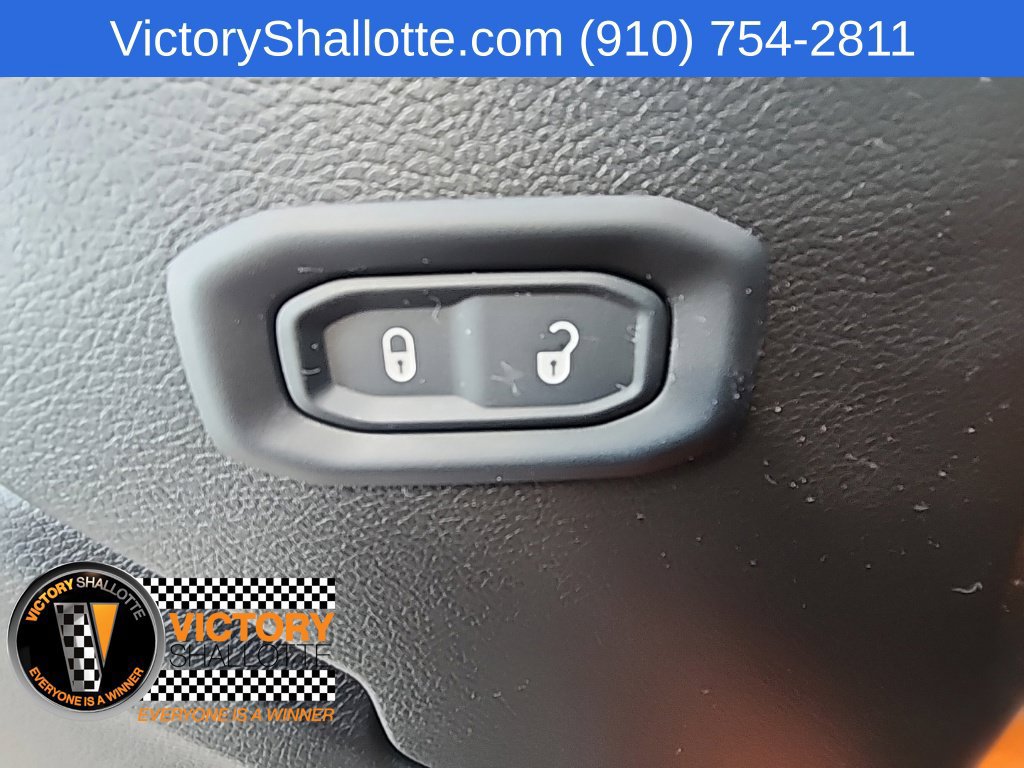 Used 2025 Jeep Wrangler Unlimited Sport AWD/4WD image 17