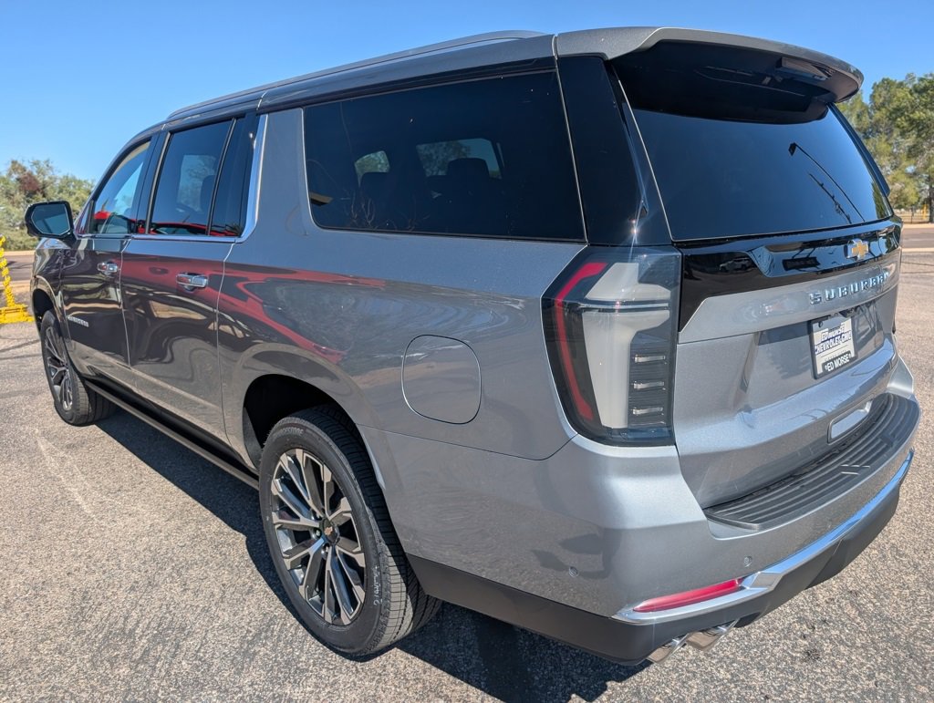 New 2026 Chevrolet Suburban High Country image 3
