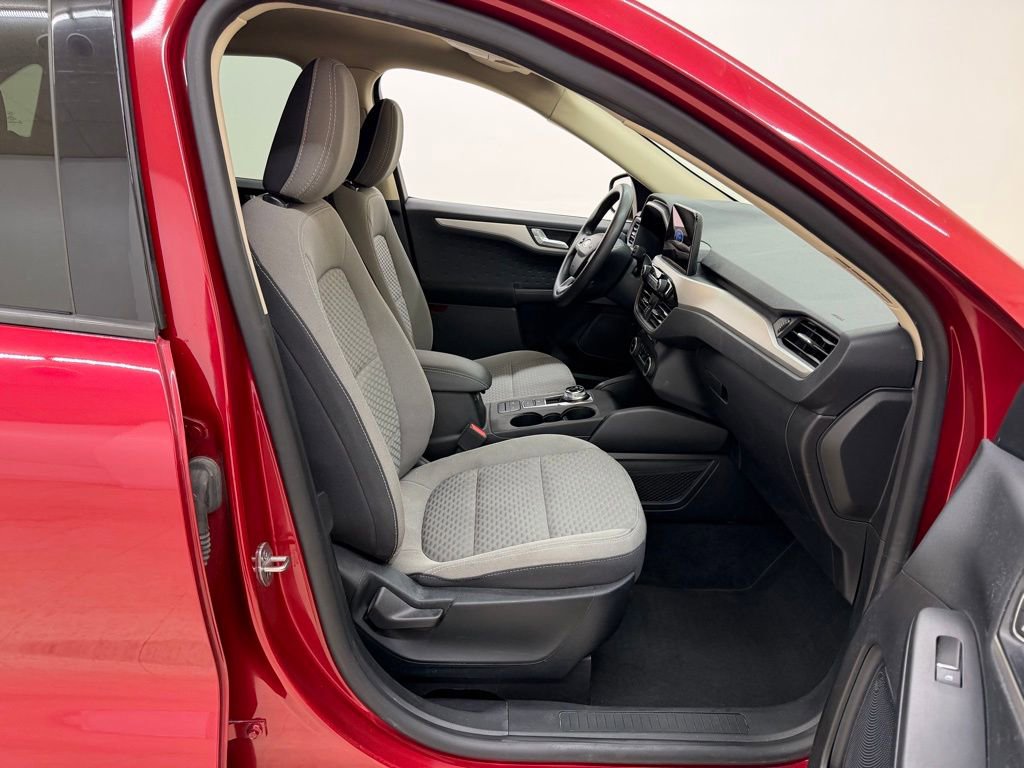 Used 2020 Ford Escape SE image 9