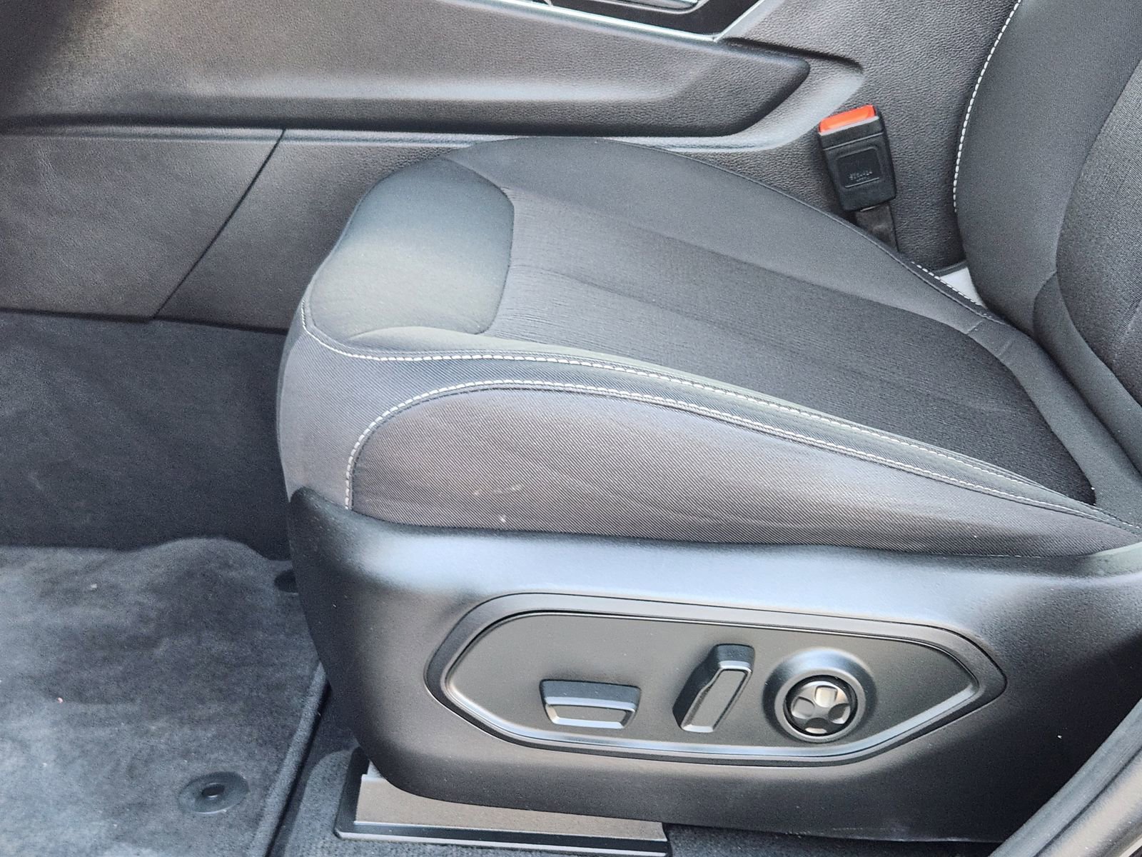 Used 2025 Jeep Grand Cherokee Laredo w/ Luxury Tech Group I image 25