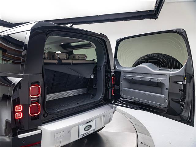 Used 2023 Land Rover Defender 90 S AWD/4WD image 31