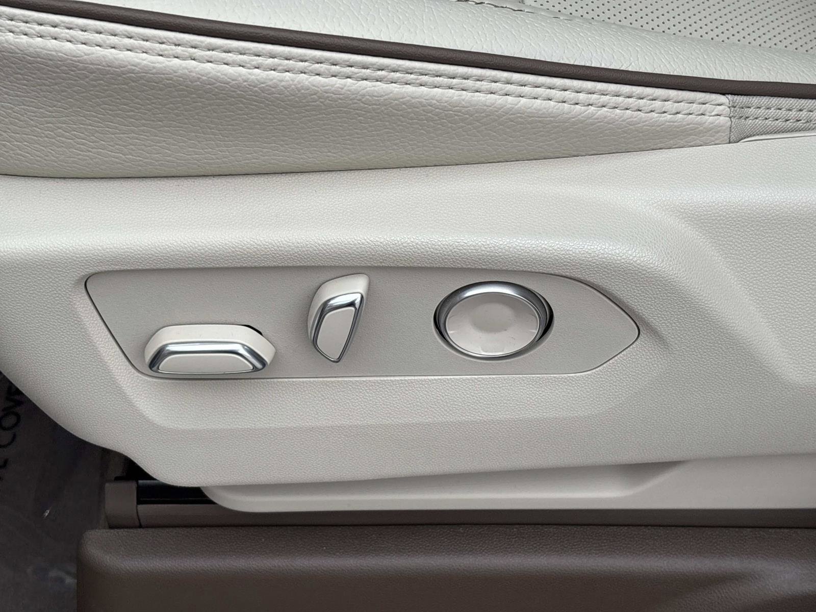 Used 2026 GMC Yukon XL Denali w/ Denali Reserve Package image 16