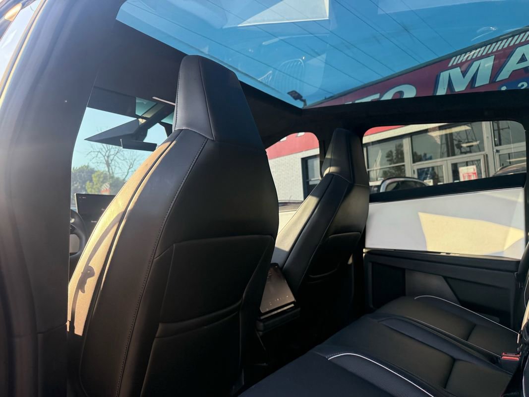 Used 2024 Tesla Cybertruck AWD Crew Cab image 30