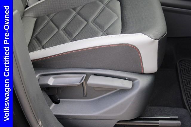 Used 2025 Volkswagen Atlas Peak Edition SE image 22