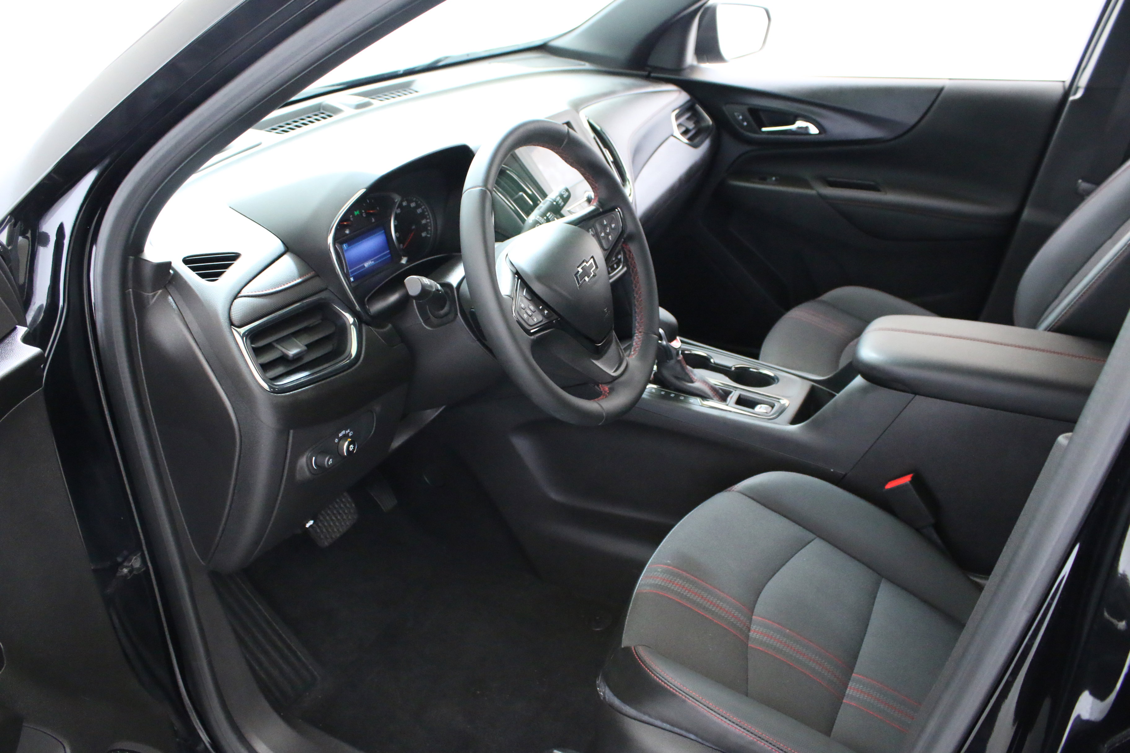 Used 2024 Chevrolet Equinox RS w/ LPO, Floor Liner Package FWD image 25