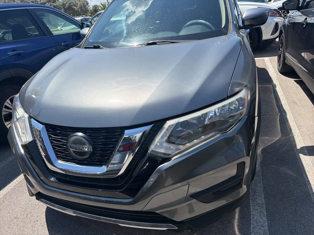 Used 2018 Nissan Rogue SV image 2