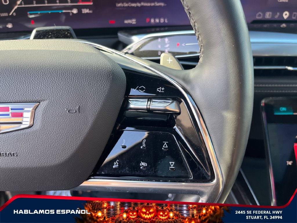 Used 2025 Cadillac Escalade Premium Luxury AWD/4WD image 19