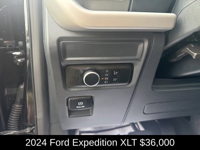 Used 2024 Ford Expedition XLT AWD/4WD image 16