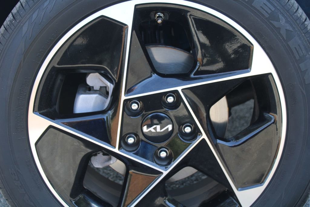 Certified 2025 Kia Soul EX image 17