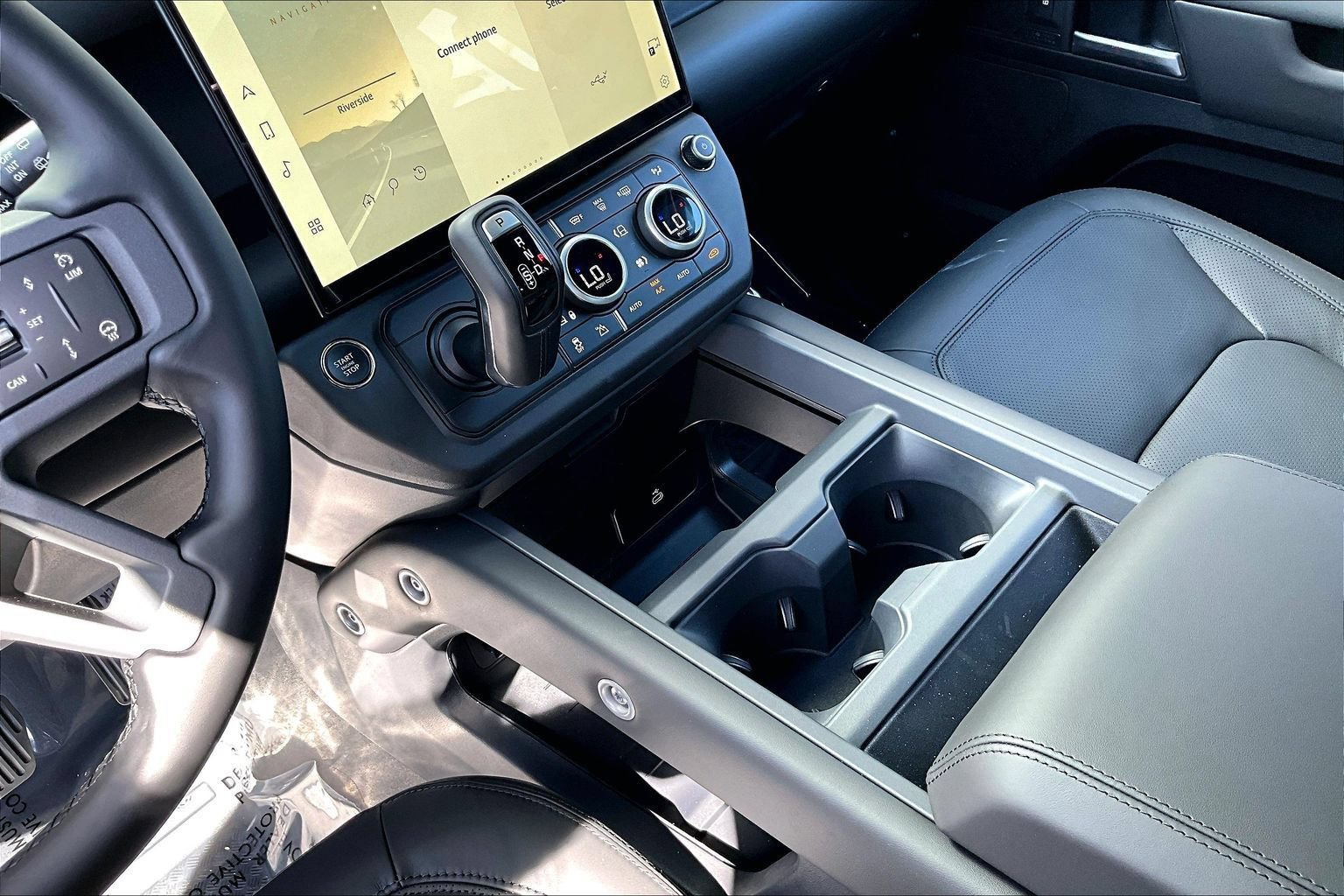 New 2026 Land Rover Defender 110 X-Dynamic SE AWD/4WD image 8