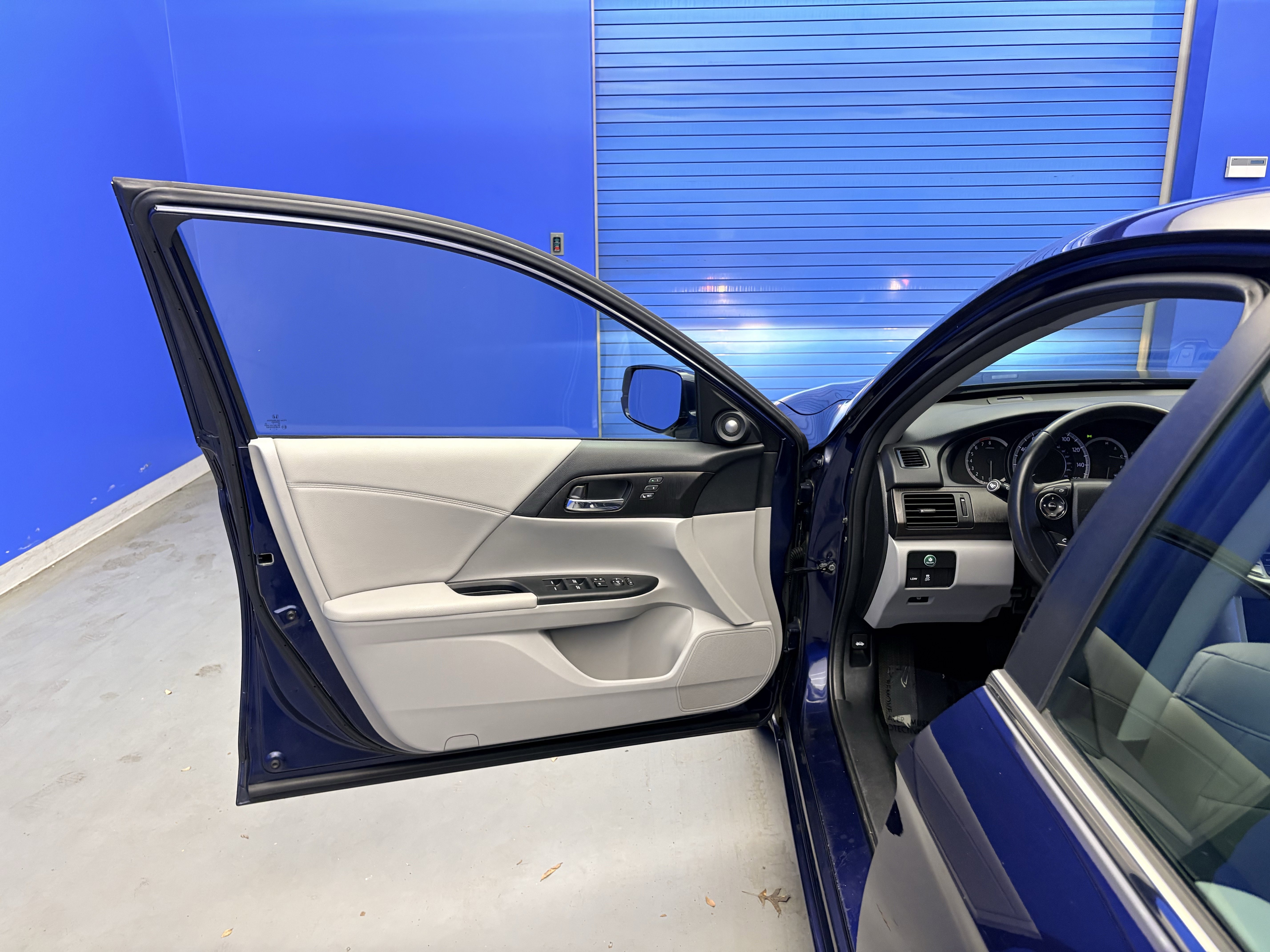 Used 2015 Honda Accord EX-L image 9