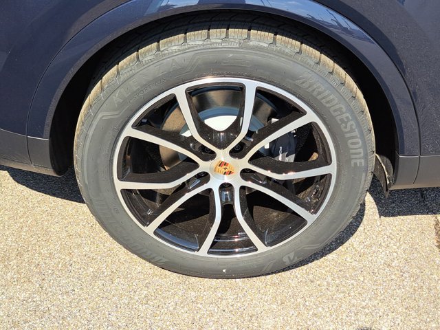 Used 2025 Porsche Cayenne image 12