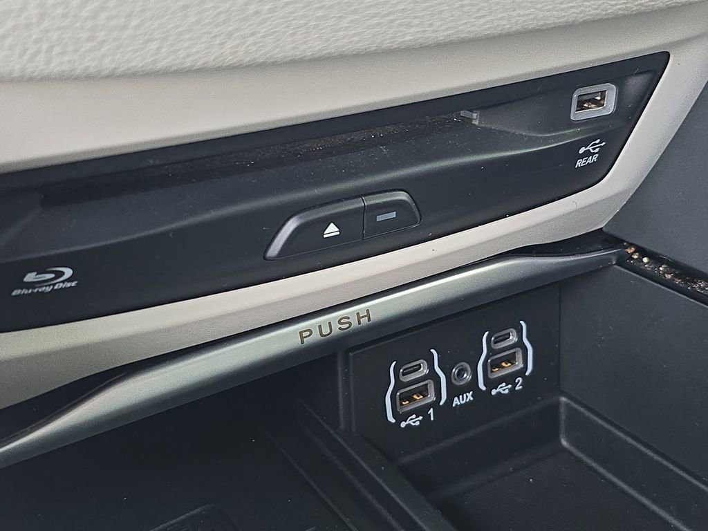 Used 2021 Chrysler Pacifica Limited w/ Uconnect Theater Family Group image 37